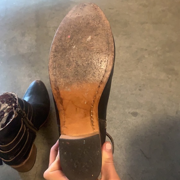 Freebird by Steven size 9 leather ankle booties - Picture 9 of 10